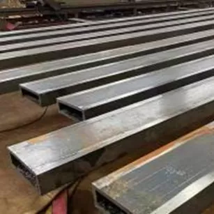 Квадратна труба під прямим кутом